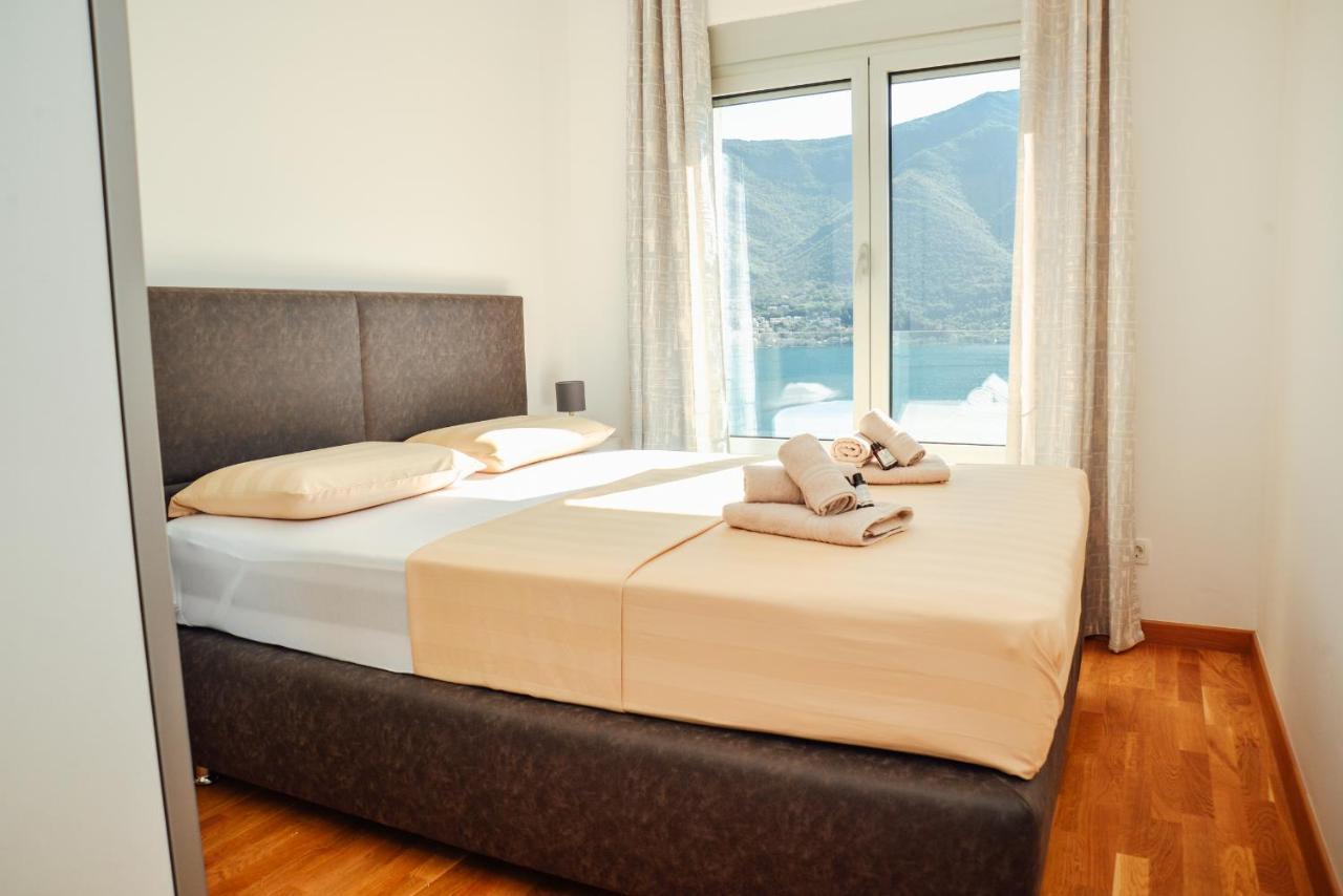 Ily Apartment With Sea View Kotor Buitenkant foto