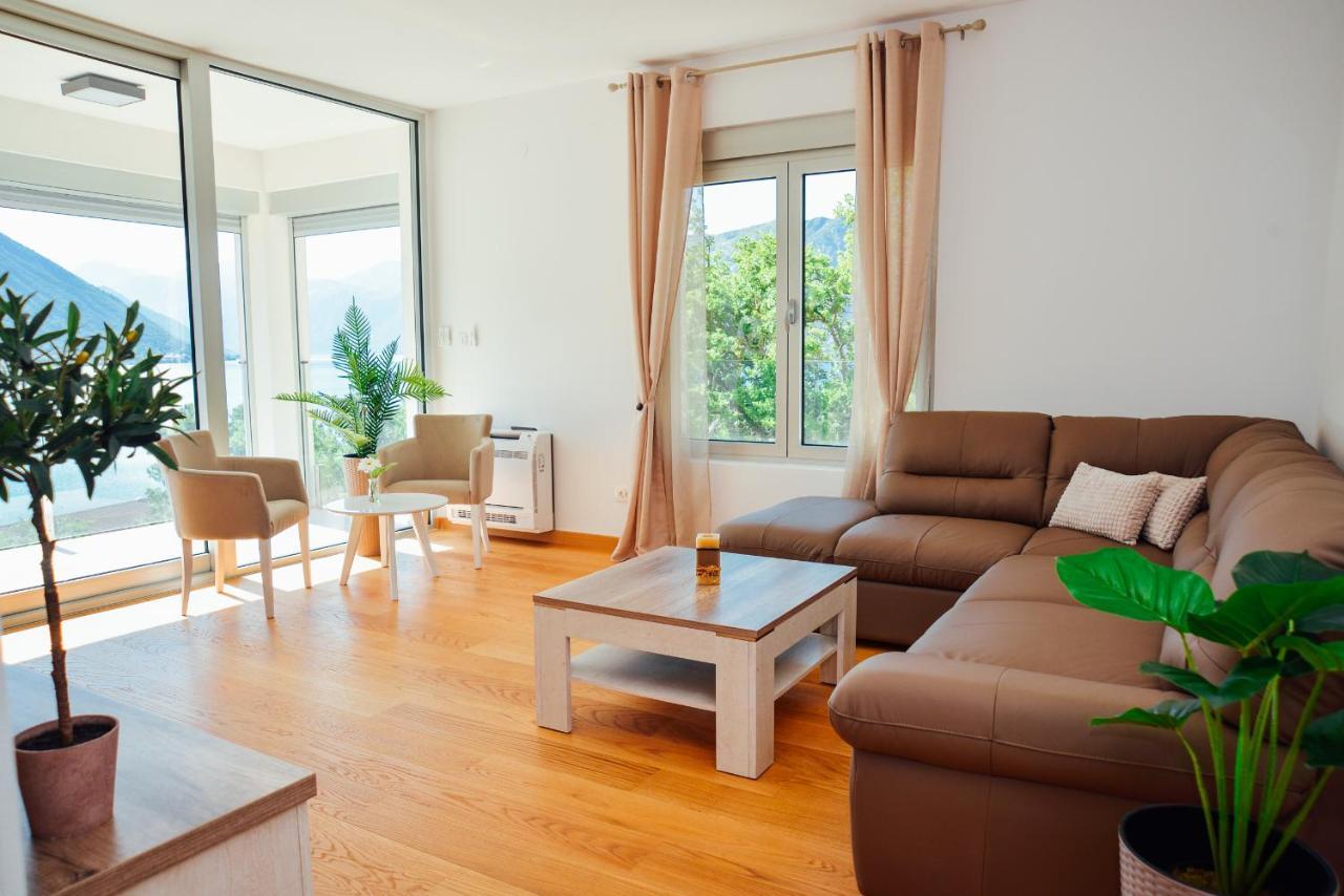 Ily Apartment With Sea View Kotor Buitenkant foto