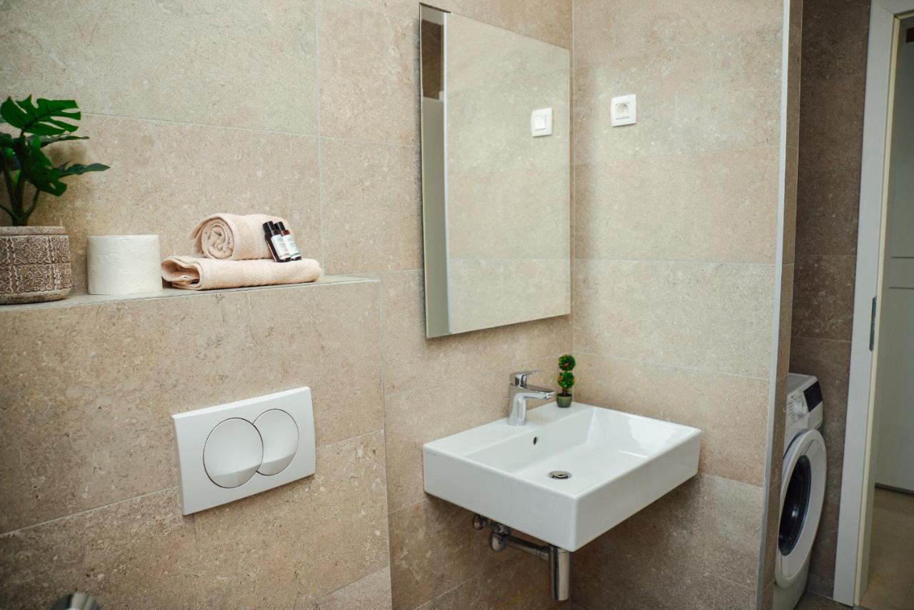 Ily Apartment With Sea View Kotor Buitenkant foto