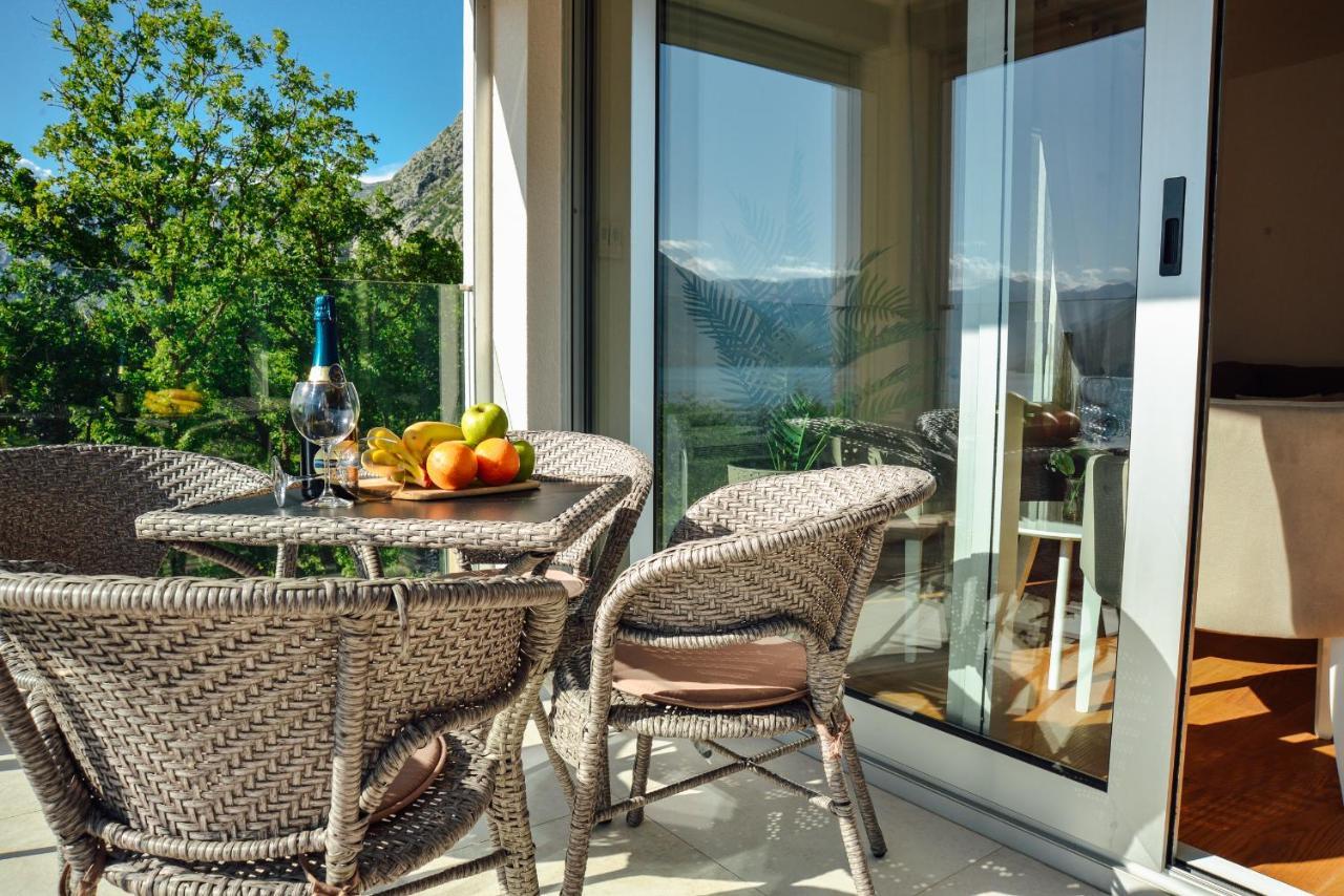Ily Apartment With Sea View Kotor Buitenkant foto