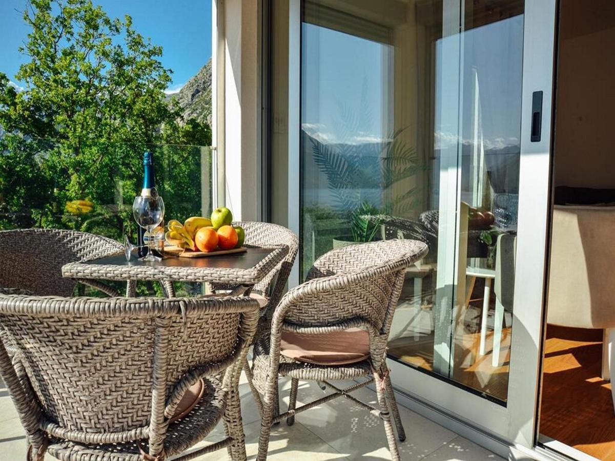Ily Apartment With Sea View Kotor Buitenkant foto